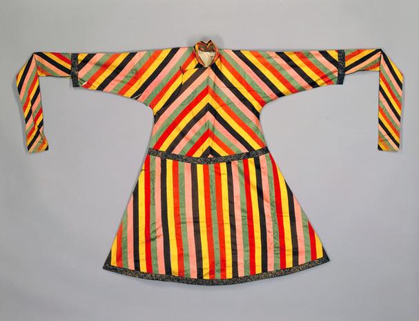 拼各色暗花缎回回衣