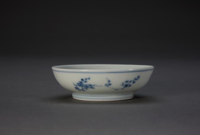 青花花卉纹小碟