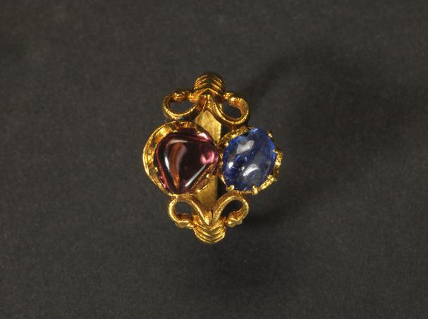 金镶红蓝宝石戒指