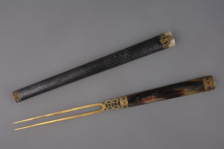 铁鞘牛角柄铜叉