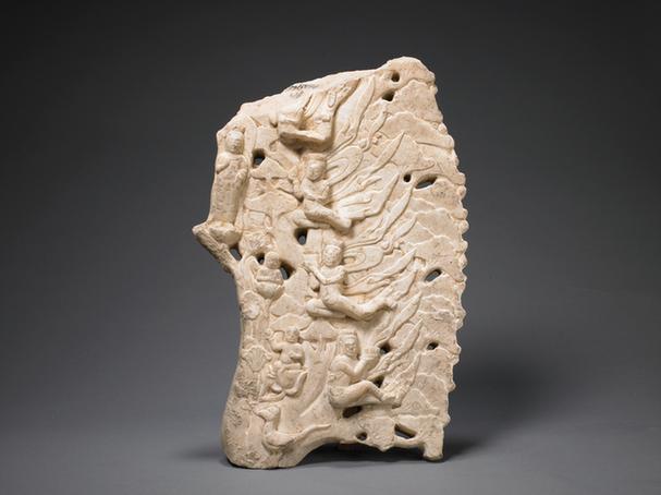 石透雕飞天背光