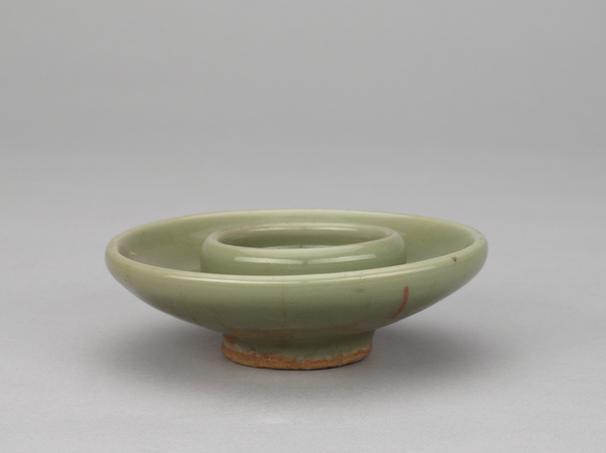 龙泉窑青釉盏托