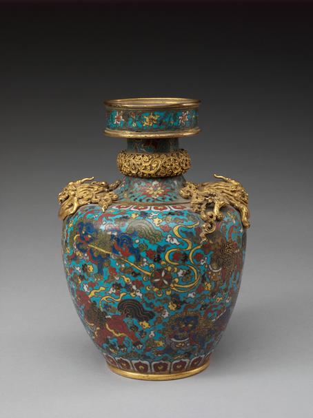 掐丝珐琅狮戏球纹藏草瓶