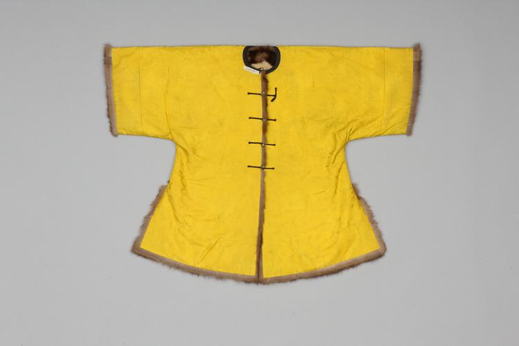 明黄色江山万代纹暗花江绸貂皮端罩