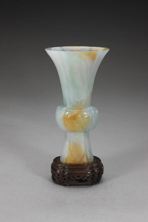 翡翠仿古铜纹海棠式花觚