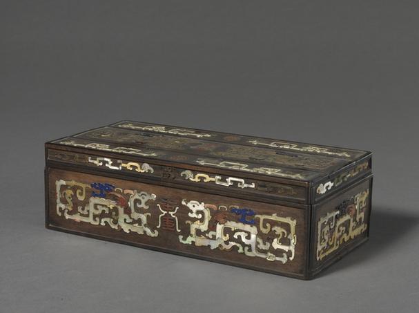 紫檀嵌螺钿螭纹长方盒