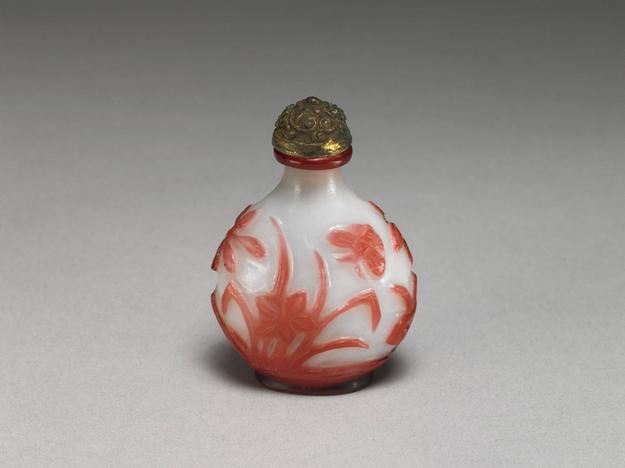 套料花蝶鼻烟壶