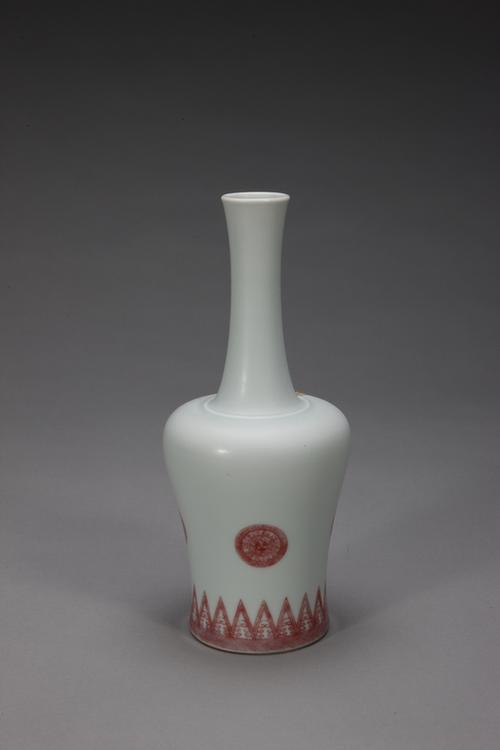 康熙款釉里红纸槌瓶