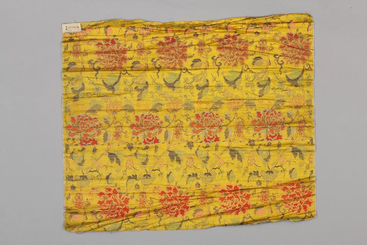 黄色地缠枝牡丹纹织金锦