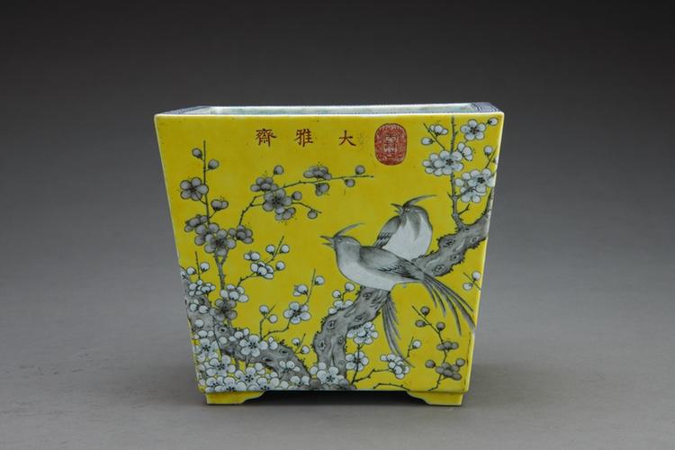 黄釉墨彩花鸟纹长方花盆