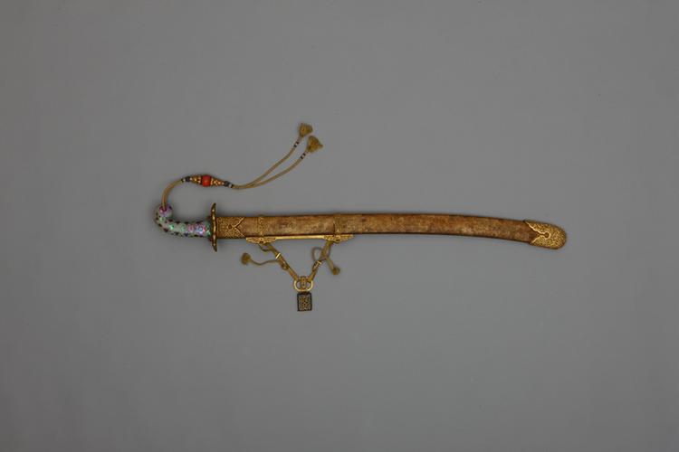 玉嵌料石花柄金桃皮鞘宿铤腰刀