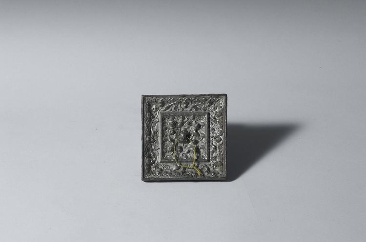 海兽葡萄纹方镜