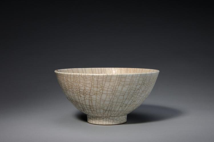 宣德款仿哥釉鸡心碗