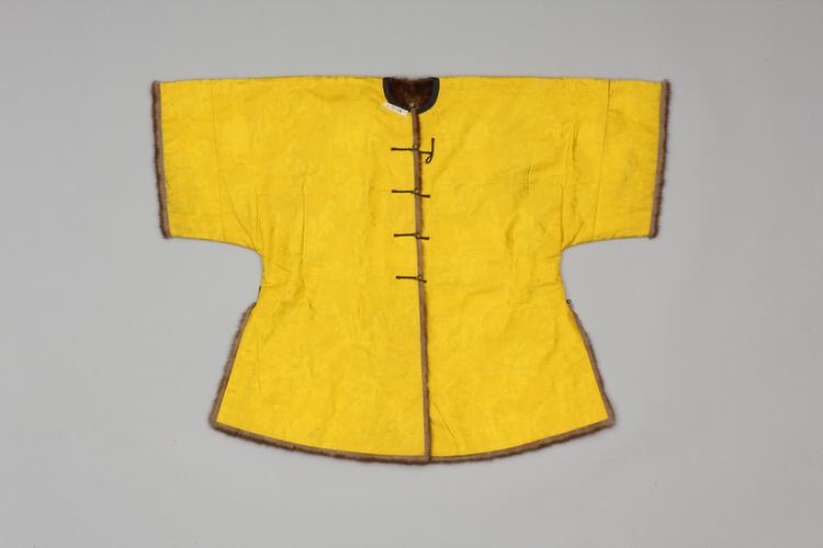 明黄色江山万代纹暗花江绸貂皮端罩