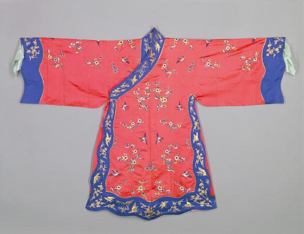 红色缎绣鹊梅竹纹花神衣