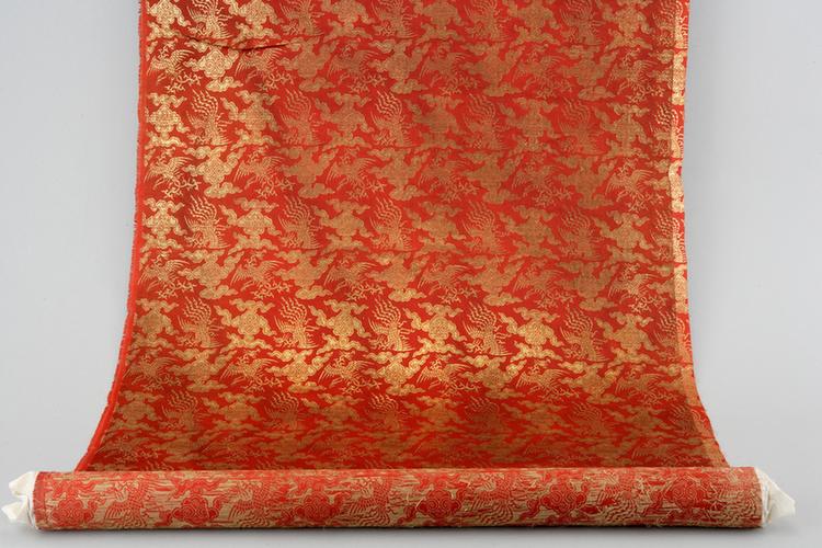 红色凤凰四合如意云纹织金缎