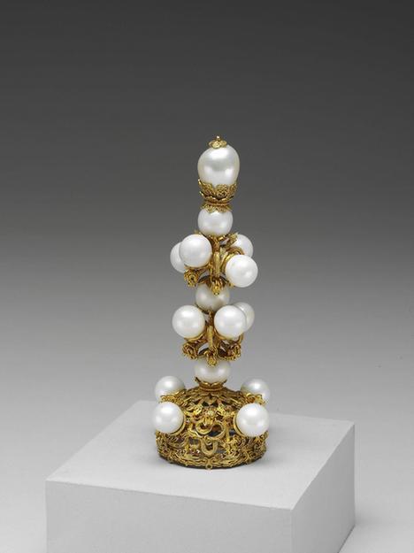 金镶东珠皇帝朝冠顶