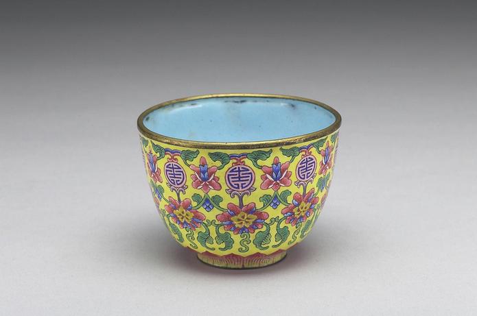 雍正 铜胎画珐瑯黄地花卉纹套杯