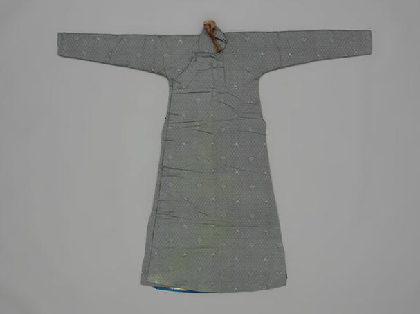 灰色小花纹暗花绸貂皮袍