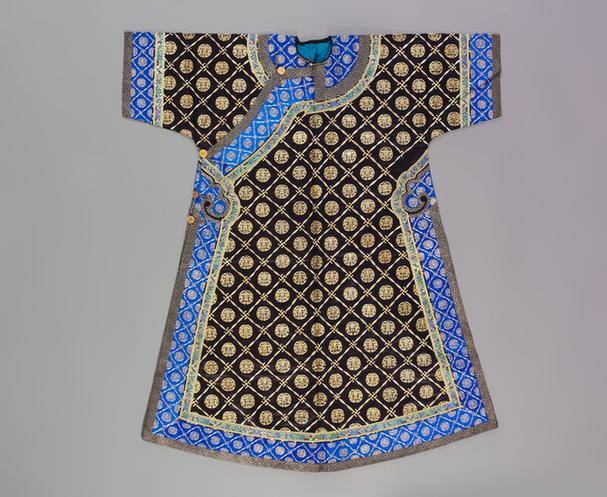 青缎平金银绣菱形藕节万字金团寿纹夹氅衣