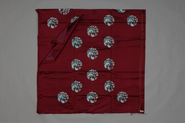 绛色缎绣湖色团凤穿牡丹纹袍料