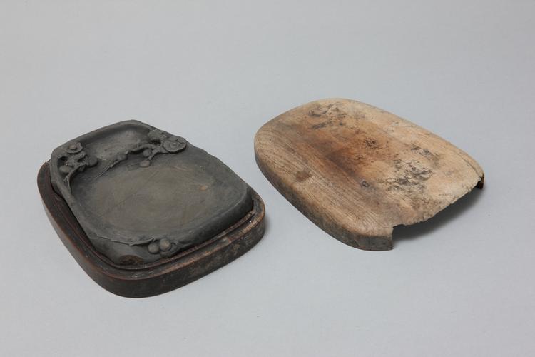 端石雕梅随形砚