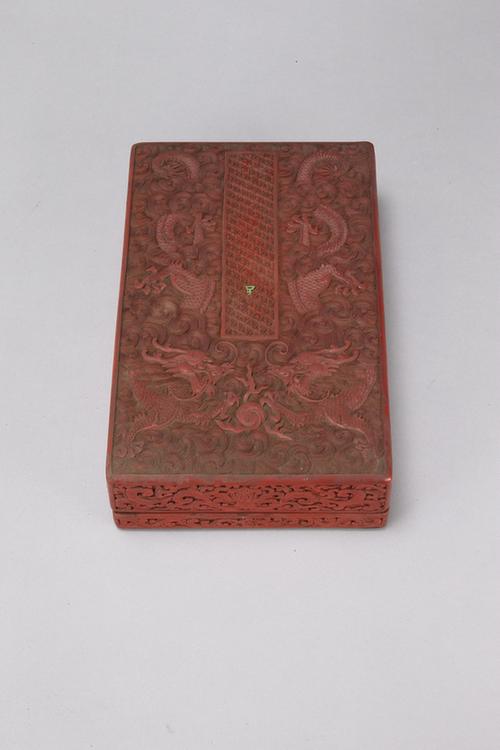 剔红海水龙珠纹长方盒