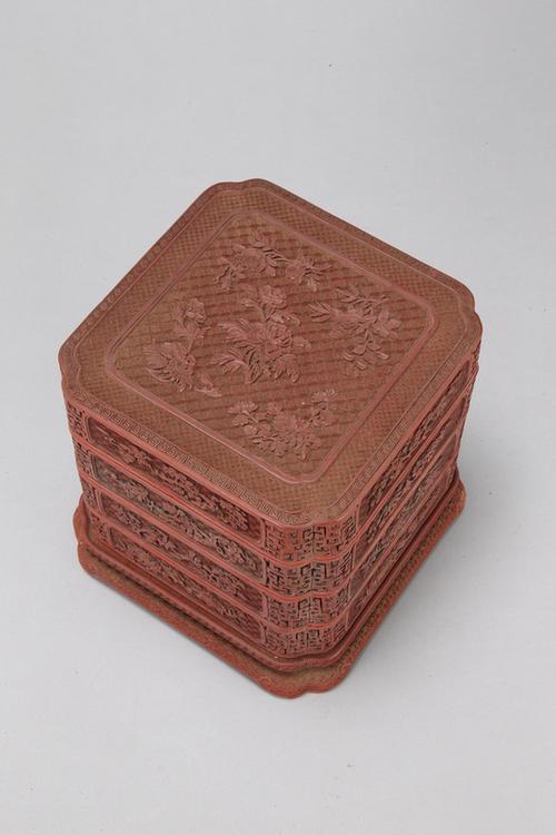 剔红开光花卉纹四方委角三层盒