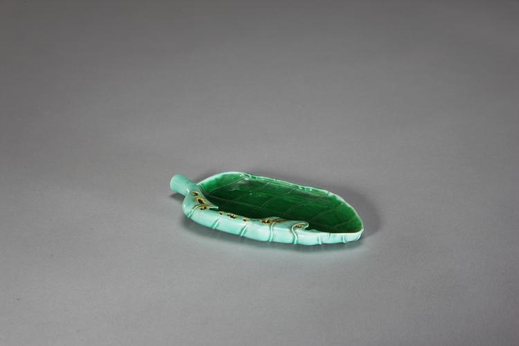 孔雀绿釉楸叶式洗