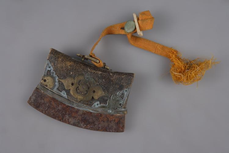 黑色皮镶铜蝠荷包式火燫