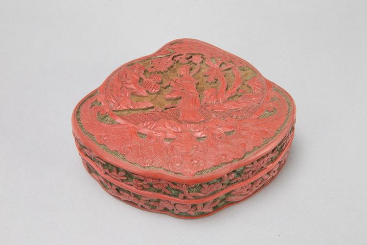 剔红八仙祝寿图盒