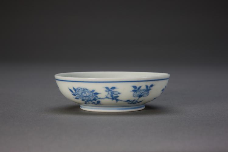 青花折枝花纹碟