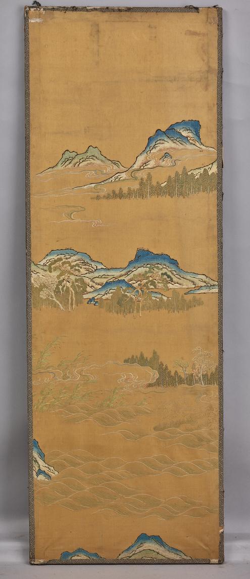 木边米色地绣山水图围屏心