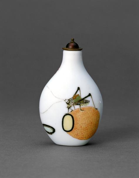 粉彩蝈蝈纹鼻烟壶