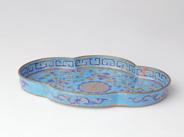 画珐琅宝相花纹海棠式盘