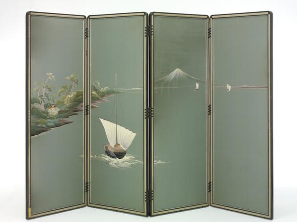 黑漆边灰绸地东洋绣山水图围屏