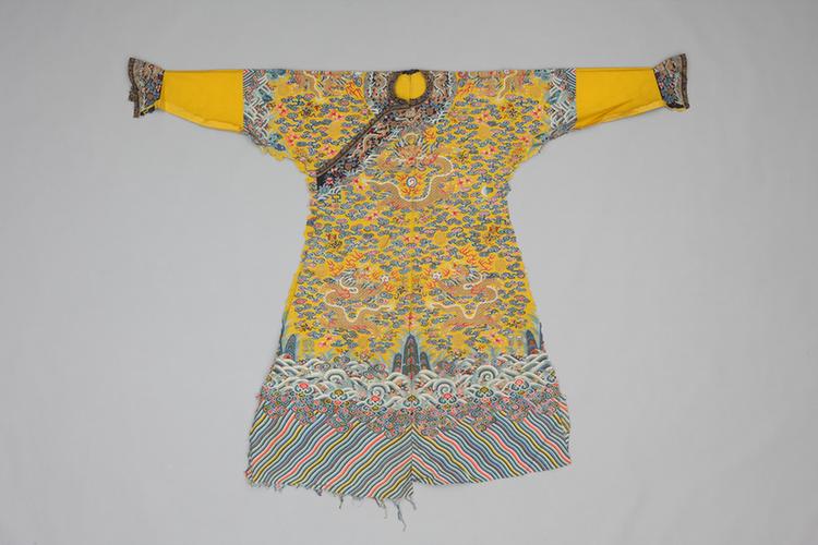 明黄色缂丝彩云金龙纹男龙袍拆片