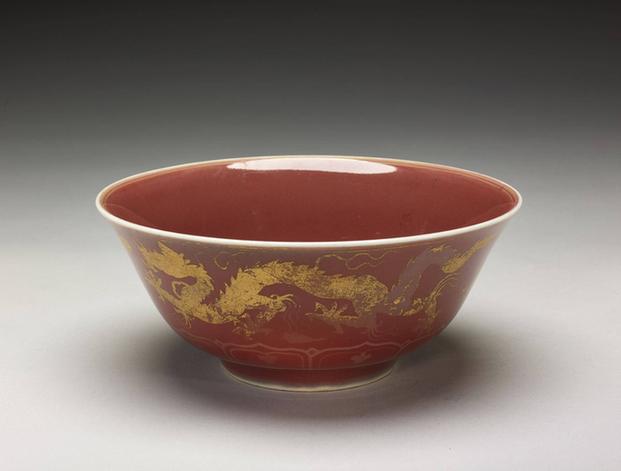 红釉金彩双龙赶珠纹碗