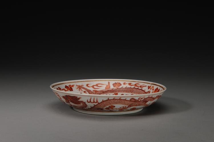 光绪款白地矾红彩云龙纹盘