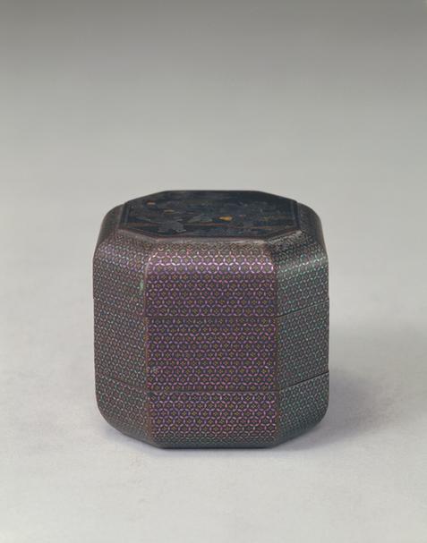 黑漆嵌螺钿人物故事图二层八方盒