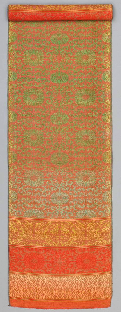 土红色地勾莲纹线锦垫料