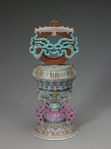 乾隆款粉彩五供养-色