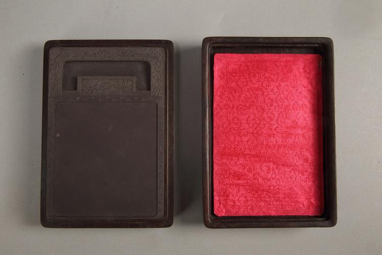 端石锁式池长方砚