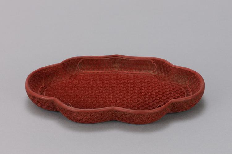 剔红锦纹云头式茶盘