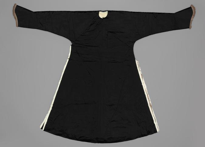 青色素缎上羊皮下灰鼠皮女常服袍