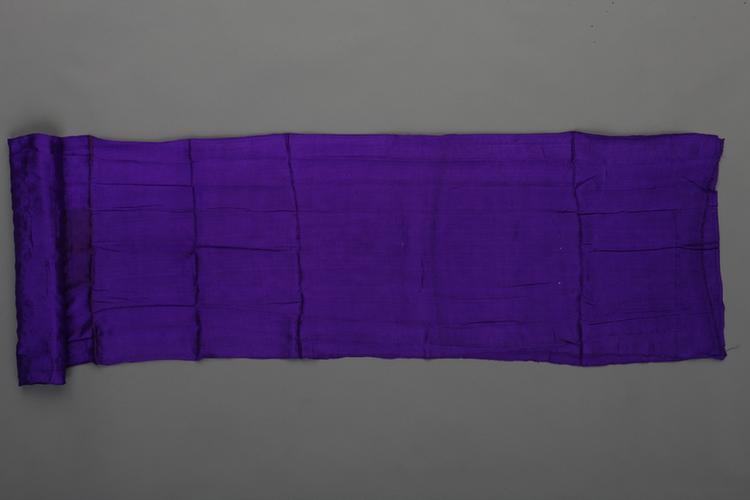 藕荷色子孙福鹤纹绉绸