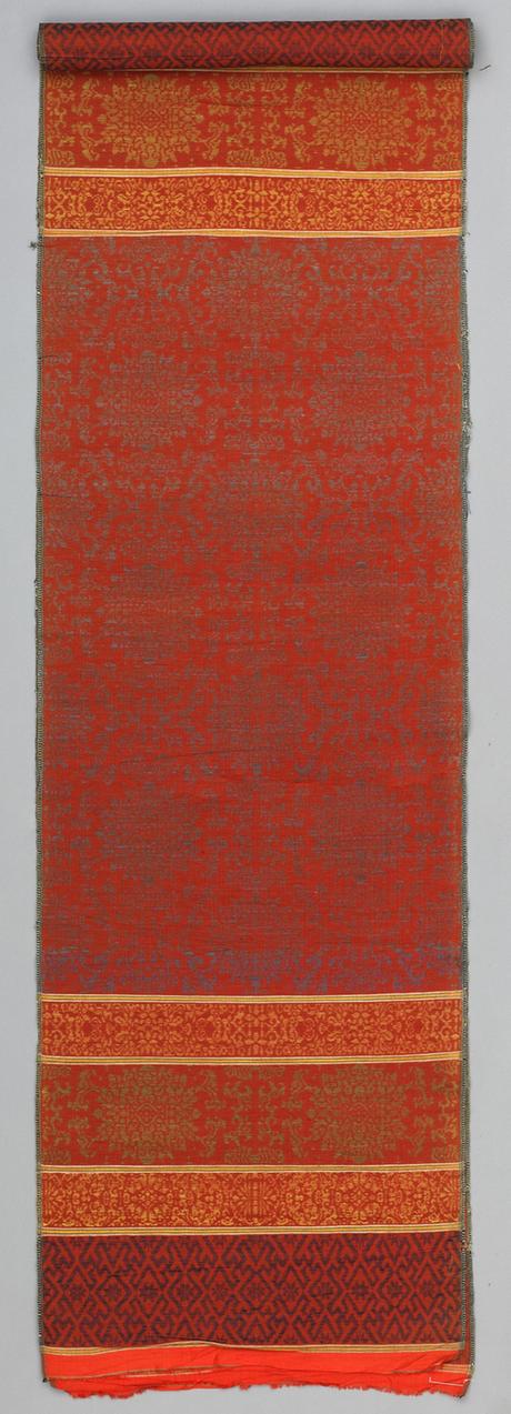 绛色地勾莲纹线锦垫料