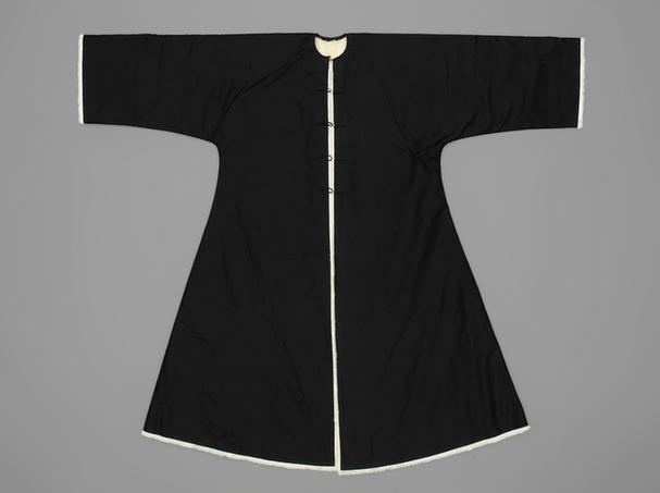 青色素绸镶羊皮银鼠皮褂