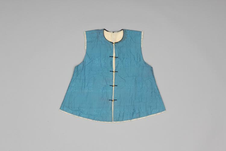 月白色暗花潞绸银鼠皮坎肩