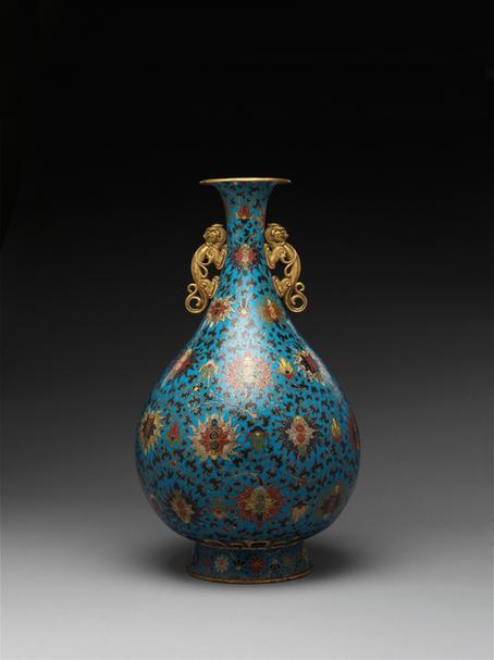 掐丝珐琅勾莲纹螭耳玉壶春瓶